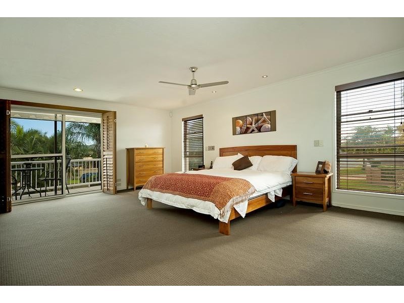 135 Pebble Beach Drive, Runaway Bay QLD 4216
