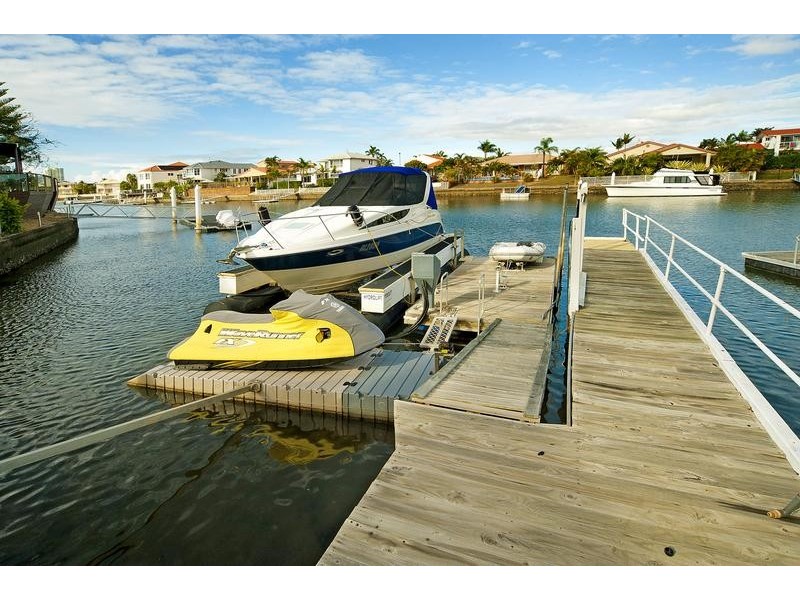 135 Pebble Beach Drive, Runaway Bay QLD 4216