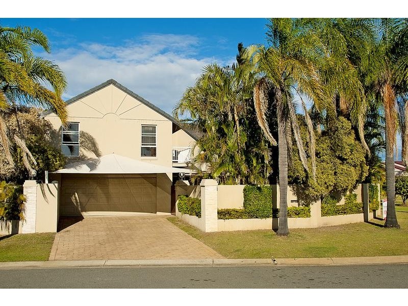 135 Pebble Beach Drive, Runaway Bay QLD 4216