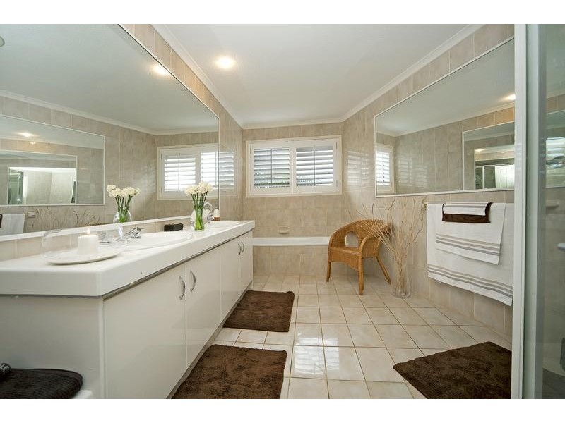 135 Pebble Beach Drive, Runaway Bay QLD 4216