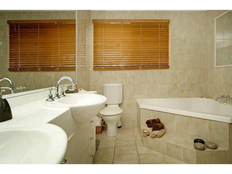 135 Pebble Beach Drive, Runaway Bay QLD 4216