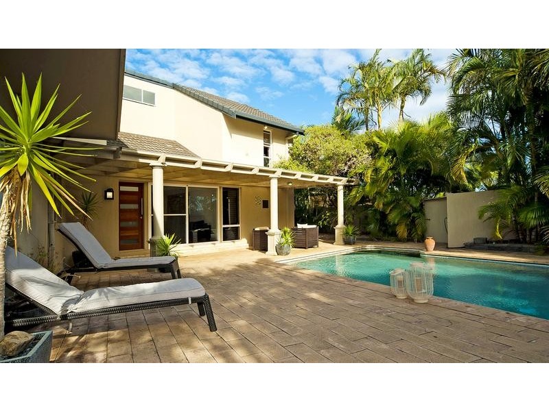135 Pebble Beach Drive, Runaway Bay QLD 4216