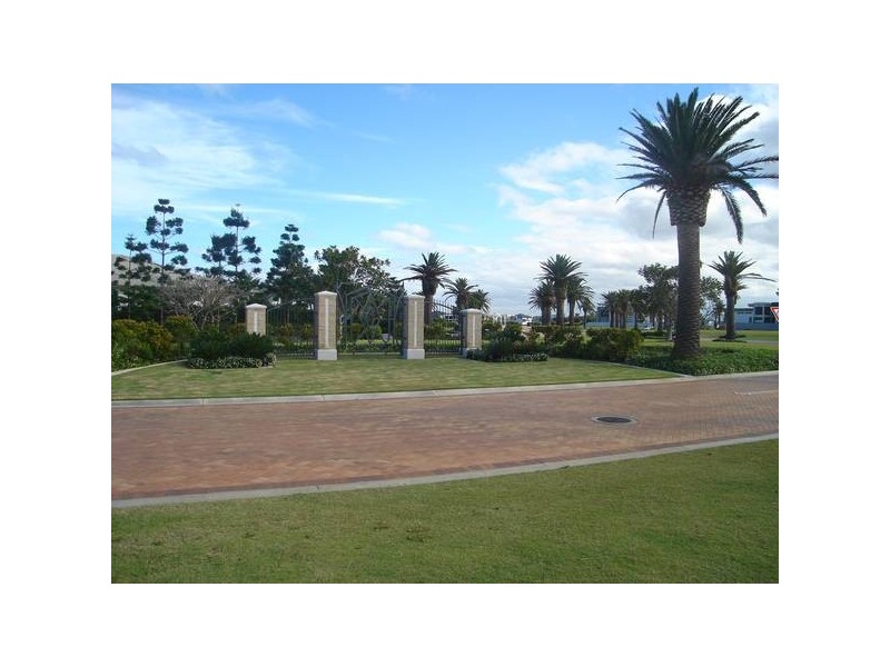 Sovereign Islands QLD 4216
