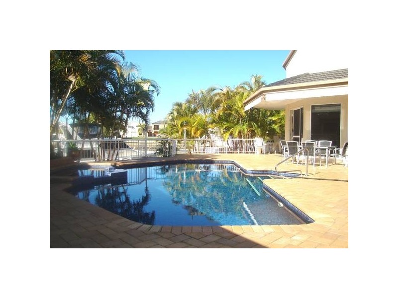 Sovereign Islands QLD 4216