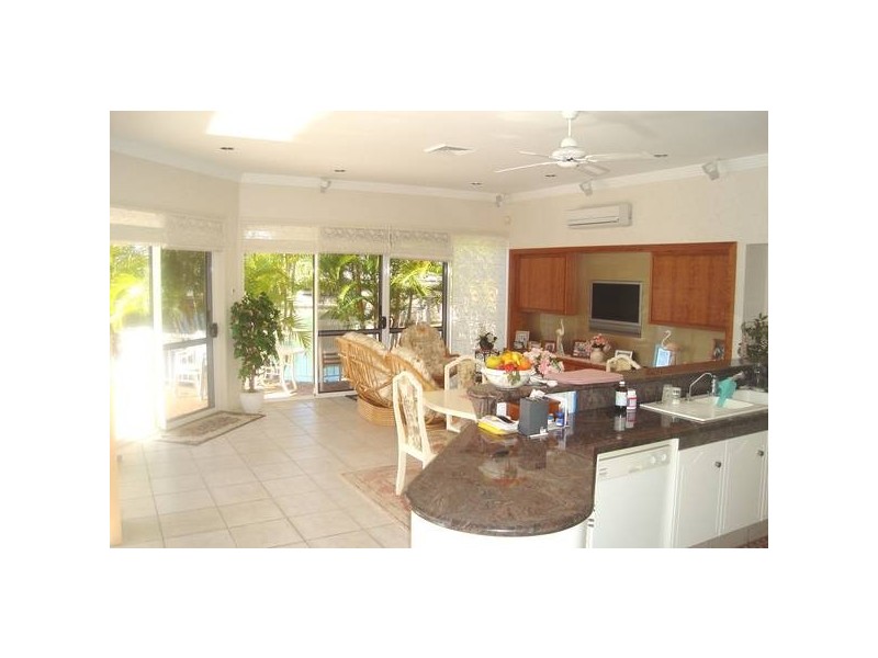 Sovereign Islands QLD 4216