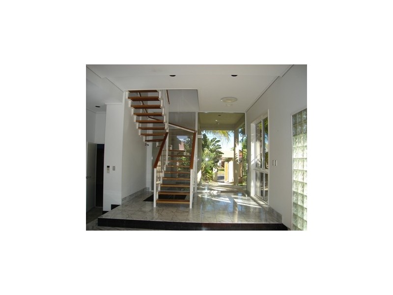 9 Midshipman Court, Paradise Waters QLD 4217
