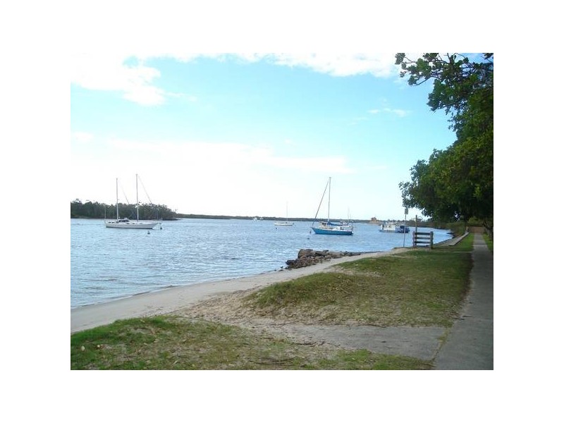 18 Scoter Avenue, Paradise Point QLD 4216