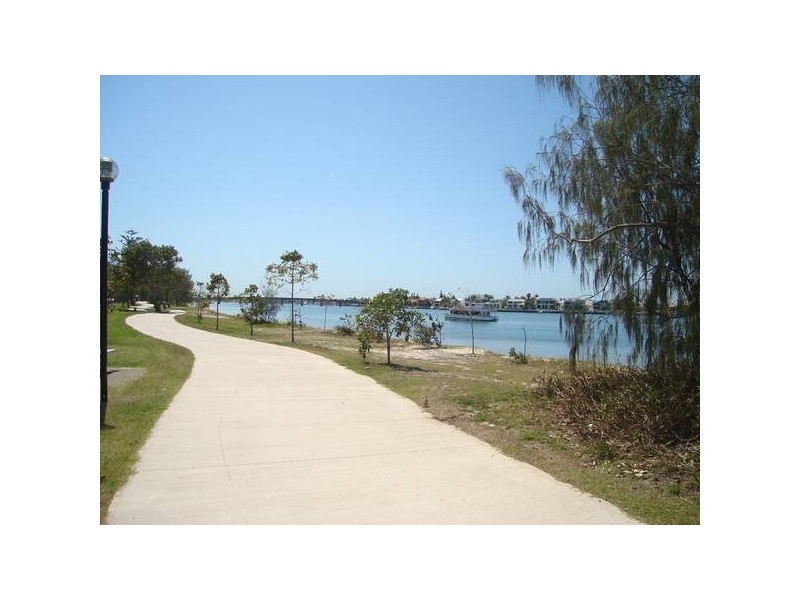 1/37 Bruce Avenue, Paradise Point QLD 4216