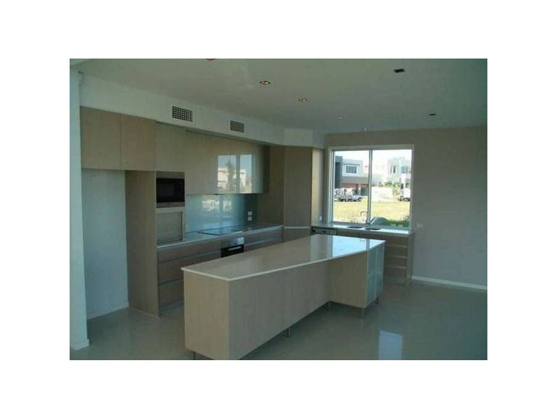 Sovereign Islands QLD 4216