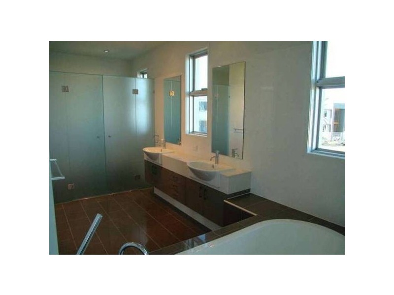 Sovereign Islands QLD 4216