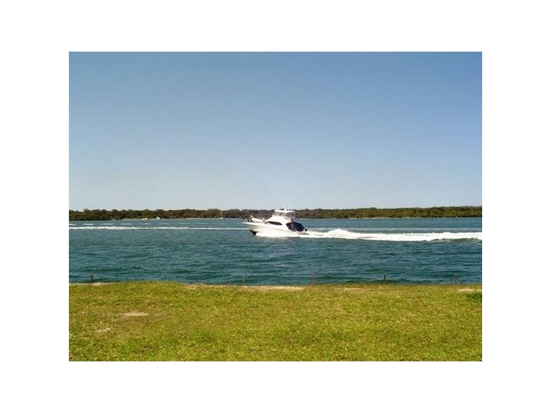 35 Parklane Terrace, Sovereign Islands QLD 4216