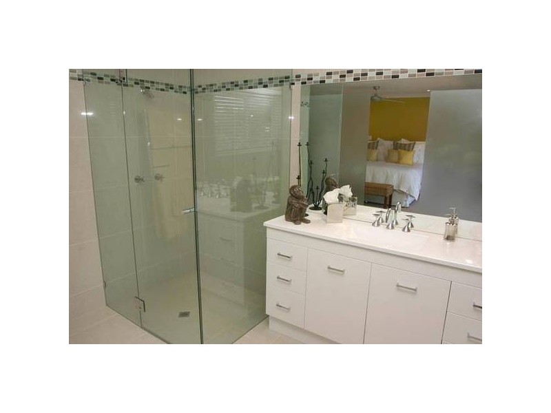 105 Pebble Beach Drive, Runaway Bay QLD 4216