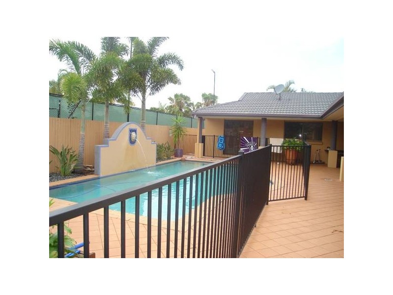 17 Karema Crescent, Runaway Bay QLD 4216