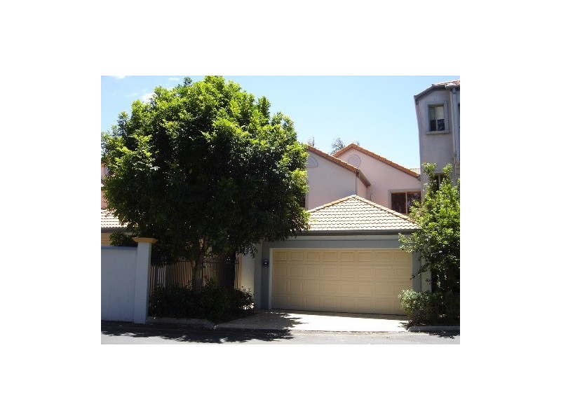 52 John Lund Drive, Hope Island QLD 4212