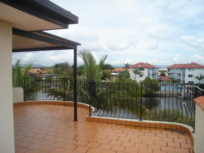 13/12 Canal Avenue, Runaway Bay QLD 4216