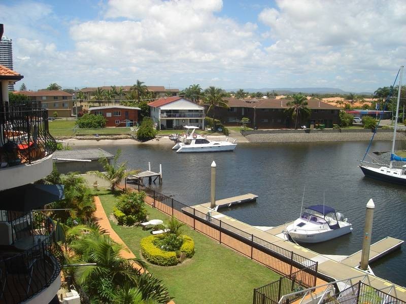 13/12 Canal Avenue, Runaway Bay QLD 4216