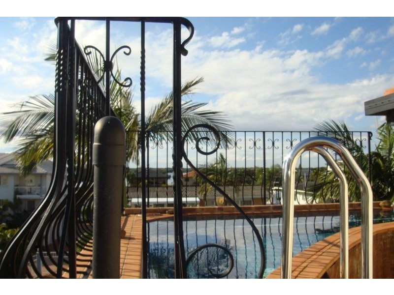 13/12 Canal Avenue, Runaway Bay QLD 4216