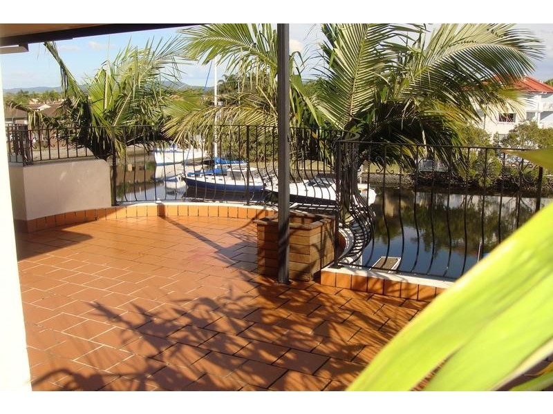 13/12 Canal Avenue, Runaway Bay QLD 4216