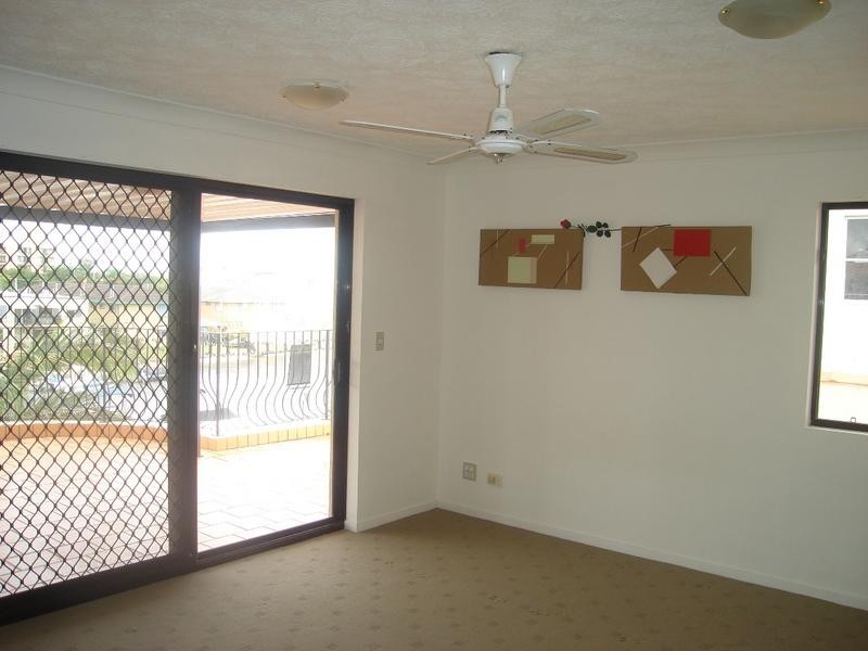 13/12 Canal Avenue, Runaway Bay QLD 4216