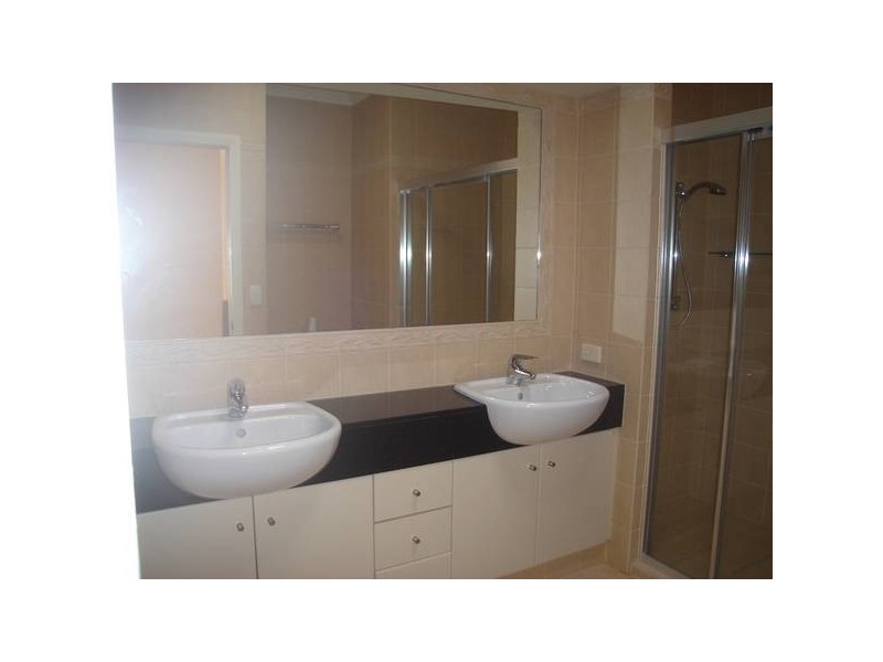 2/6 Runaway Bay Avenue, Runaway Bay QLD 4216