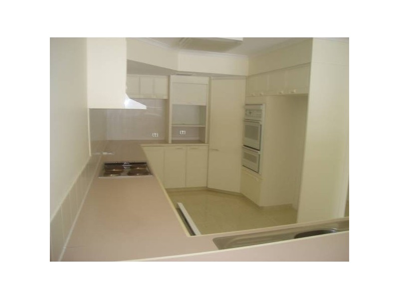11/3 Marina Crescent, Runaway Bay QLD 4216