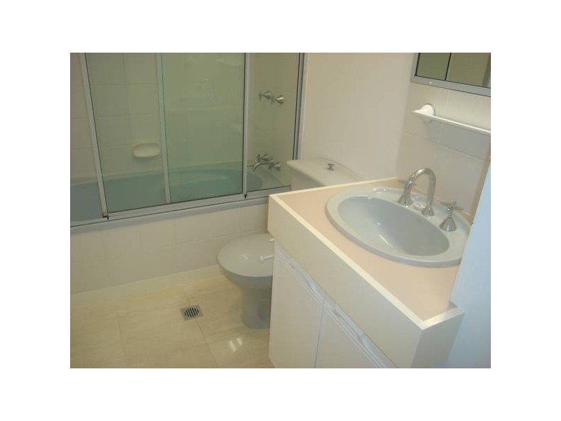 11/3 Marina Crescent, Runaway Bay QLD 4216