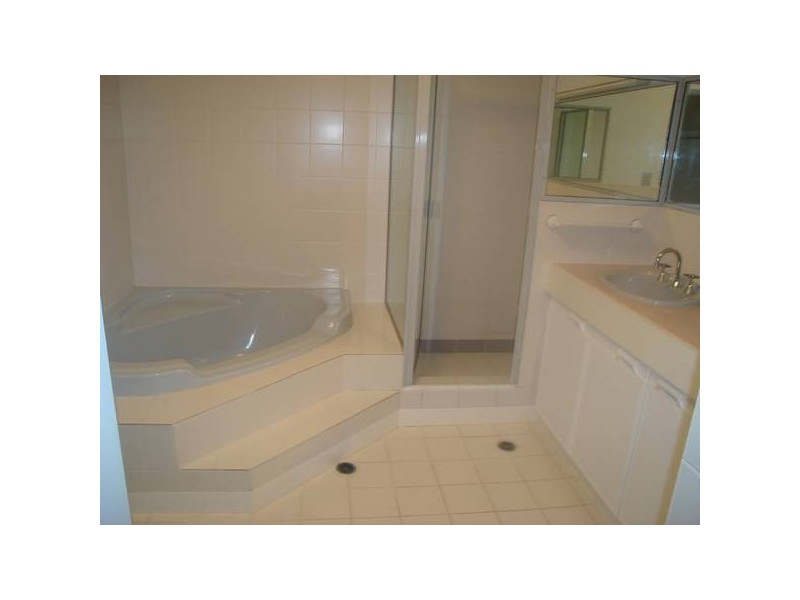 11/3 Marina Crescent, Runaway Bay QLD 4216