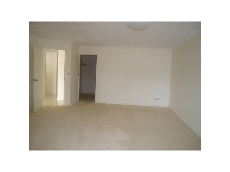 11/3 Marina Crescent, Runaway Bay QLD 4216