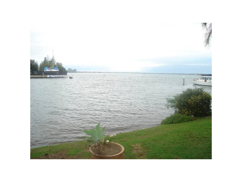 11/3 Marina Crescent, Runaway Bay QLD 4216