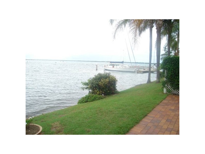 11/3 Marina Crescent, Runaway Bay QLD 4216