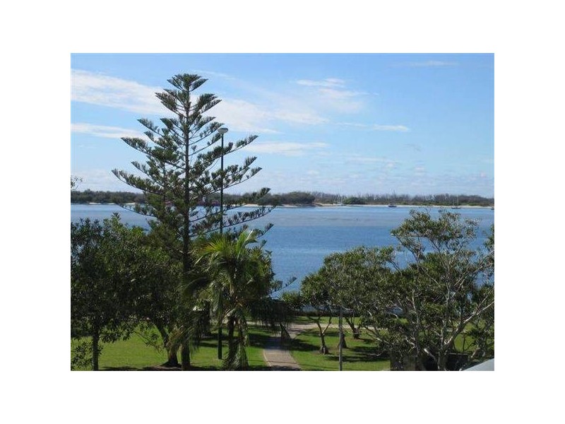 Labrador QLD 4215