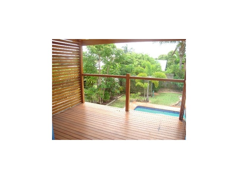 9 Runaway Bay Avenue, Runaway Bay QLD 4216