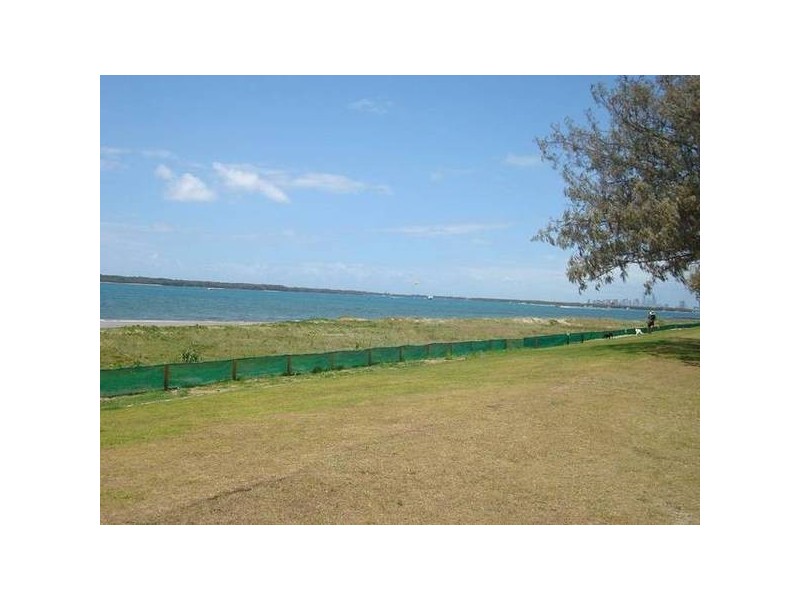 9 Runaway Bay Avenue, Runaway Bay QLD 4216