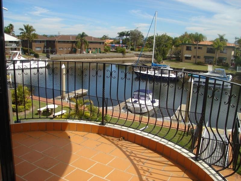 8/12 Canal Ave, Runaway Bay QLD 4216