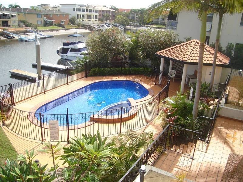 8/12 Canal Ave, Runaway Bay QLD 4216