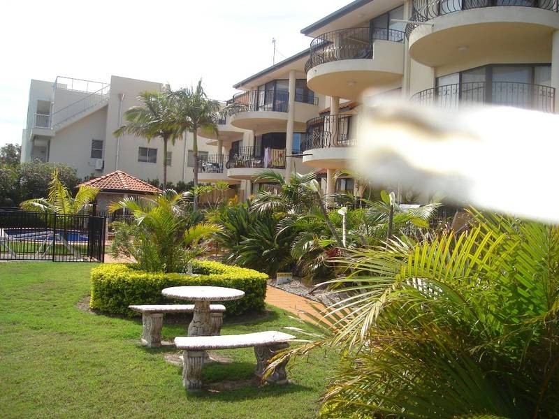 8/12 Canal Ave, Runaway Bay QLD 4216