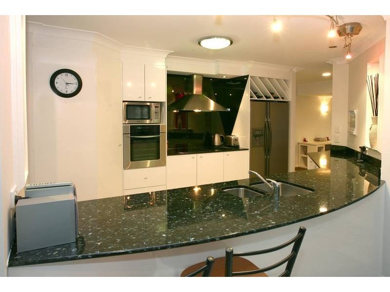 4 LOBSTER POT PLACE, Runaway Bay QLD 4216