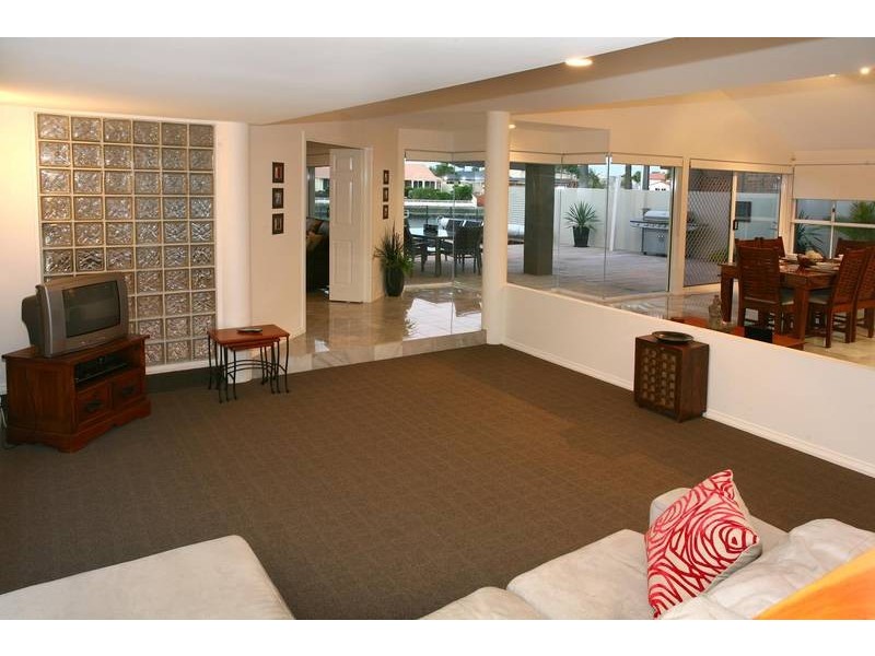 4 LOBSTER POT PLACE, Runaway Bay QLD 4216