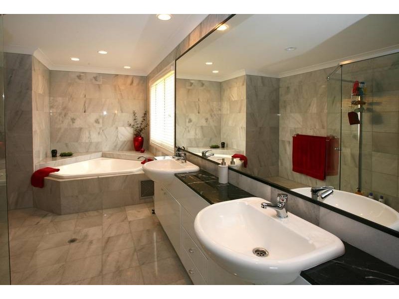 4 LOBSTER POT PLACE, Runaway Bay QLD 4216