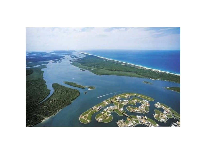 16 Knightsbridge Parade, Sovereign Islands QLD 4216