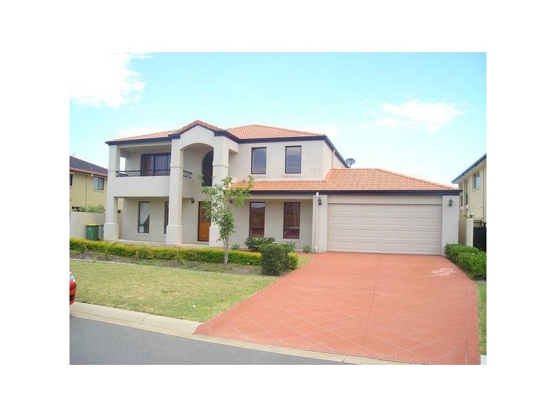 18 Winchimes Way, Hope Island QLD 4212