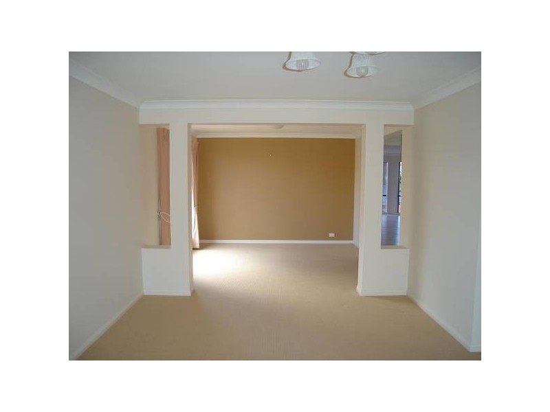 18 Winchimes Way, Hope Island QLD 4212