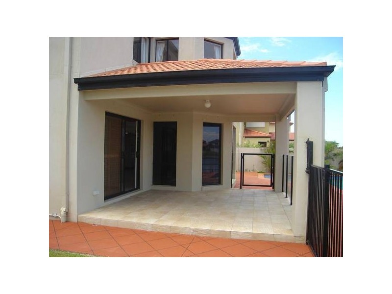 18 Winchimes Way, Hope Island QLD 4212