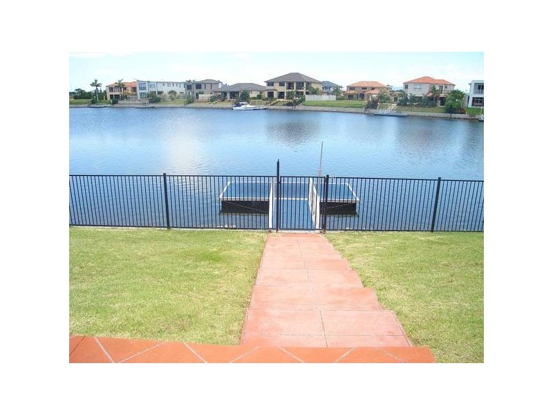 18 Winchimes Way, Hope Island QLD 4212