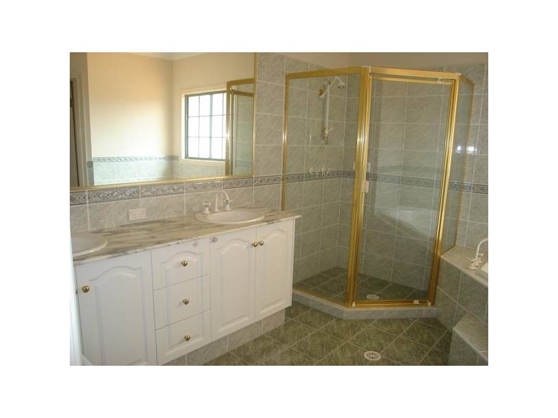 Paradise Waters QLD 4217