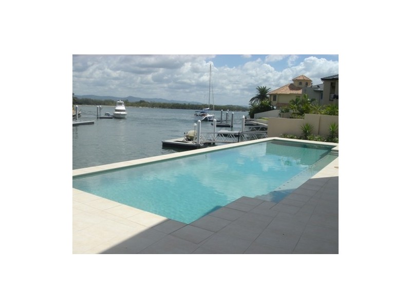 Sovereign Islands QLD 4216