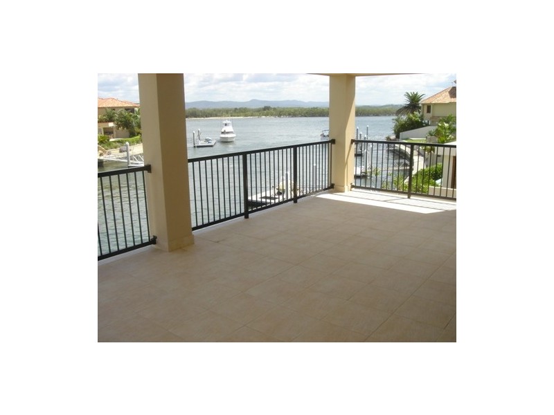 Sovereign Islands QLD 4216