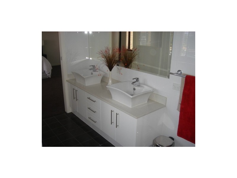 Sovereign Islands QLD 4216