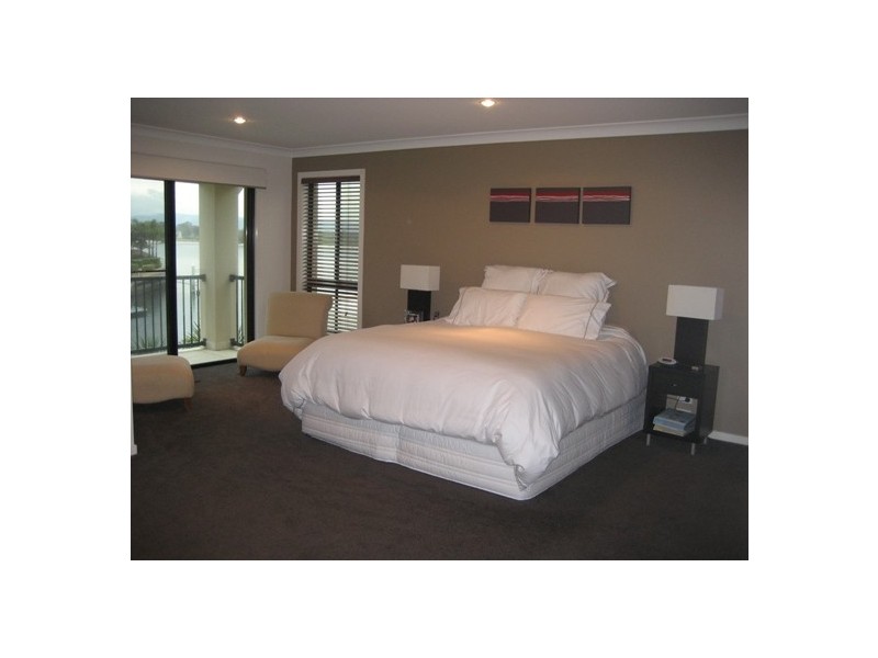 Sovereign Islands QLD 4216