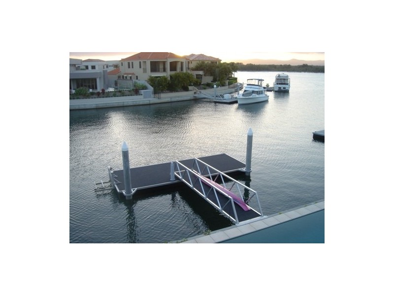 Sovereign Islands QLD 4216